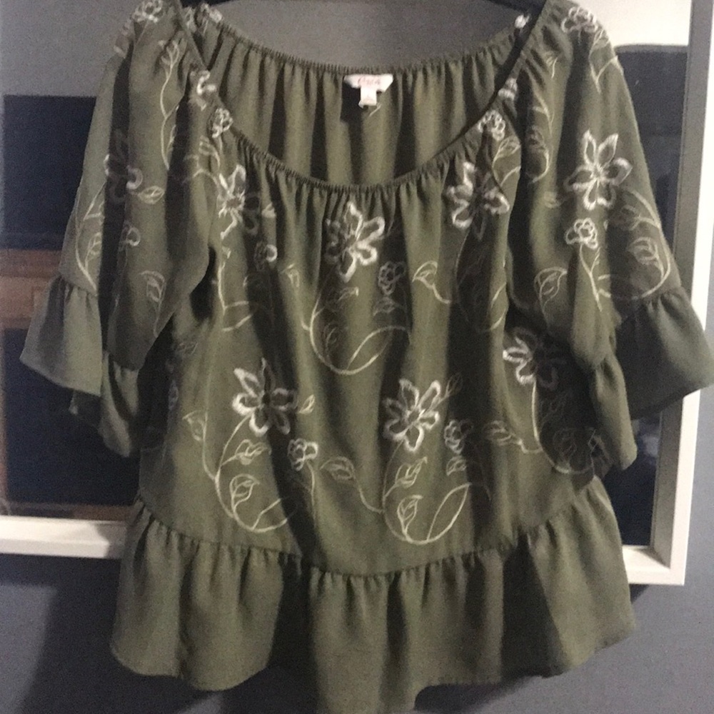 🌺Green flowery blouse🌺